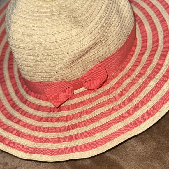 🌹NWOT:Crazy 8 Striped Cream and Pink Sun Hat - Picture 2 of 4